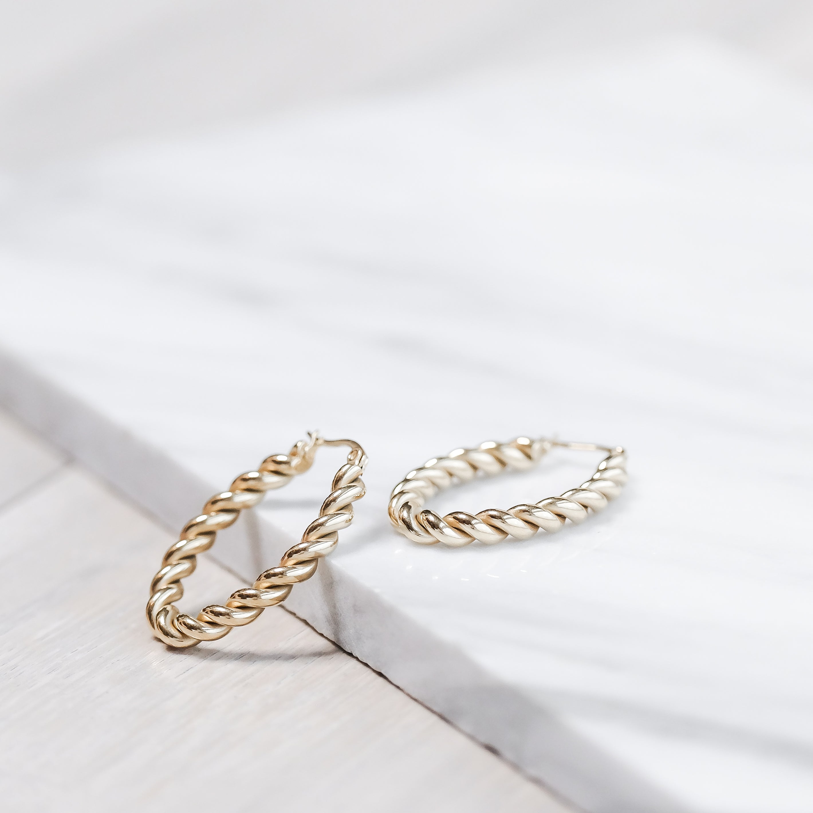 SIX ClassyTwist hoops Eyrnalokkar