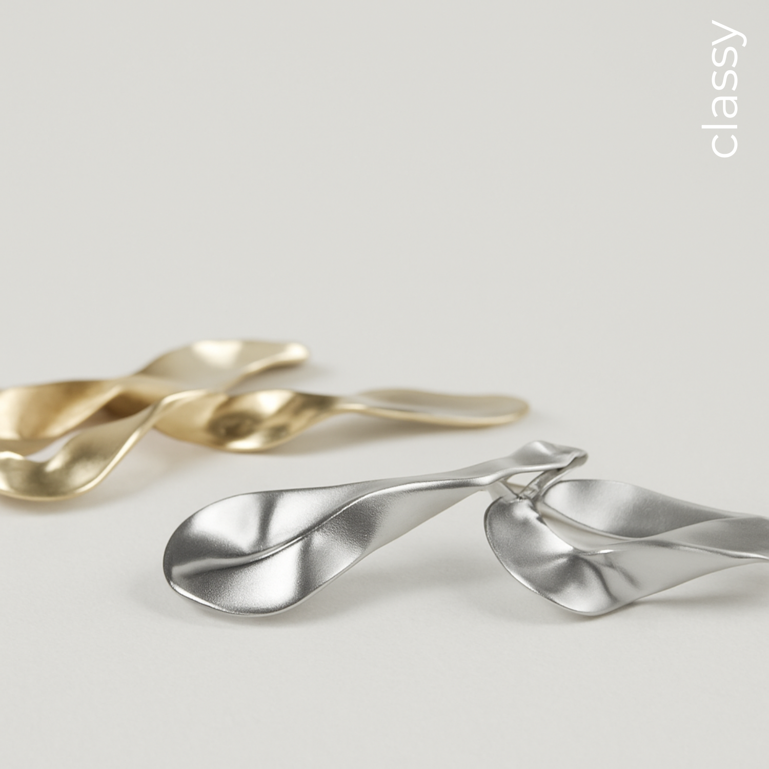 SIX Classy Anna Eyrnalokkar